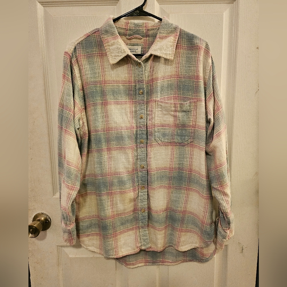 American Eagle women's plaid button down shirt M